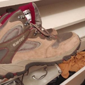 HI TEC like new hiking boots